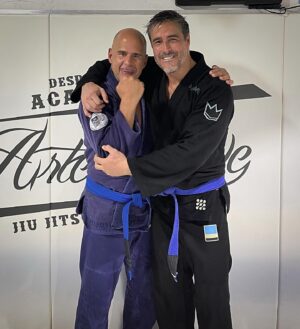 Raúl Olivo Instagram - Siguiendo el camino!  Gracias @academia_artesuave y a cada uno del team. Alumno siempre!! De todos he aprendido mucho, en cada rola, en cada competencia, casa victoria y cada “derrota” [ aprendizaje ]. Gracias BJJ por ser la via de escape de tanto!! Oss!! 🥋 #RO 🐺
