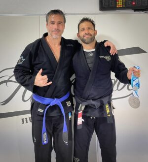 Raúl Olivo Instagram - Siguiendo el camino!  Gracias @academia_artesuave y a cada uno del team. Alumno siempre!! De todos he aprendido mucho, en cada rola, en cada competencia, casa victoria y cada “derrota” [ aprendizaje ]. Gracias BJJ por ser la via de escape de tanto!! Oss!! 🥋 #RO 🐺