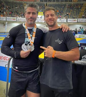 Raúl Olivo Instagram - Si crees que puedes lograr todo solo en esta vida, estas equivocado. Necesitas un apoyo, un consejo, una ayuda y si viene de parte de AMIGOS ya estas del otro lado!!! Gracias a mis amigos que me apoyaron este fin de semana y por supuesto a mi team [ en una próxima foto ]. Desliza para que veas a estos carajitos! 😂  #bjj #RO 🐺
