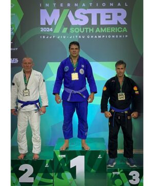 Raúl Olivo Instagram - 3er 🥉 lugar Absoluto en el Master Sur Americano de la @ibjjf representando a #Venezuela 🇻🇪 y a mi team de @academia_artesuave 🥋 💪🏽 #RO