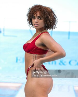 Ravyn Rochelle Instagram - You can continue to feel sorry for yourself, compare to others & dwell in the struggle OR choose to go after life & kick it in the face beautifully & strong not fearing judgement 💪🏼 this is what choosing the second option looks like ✨ swim @evita.store ❤️