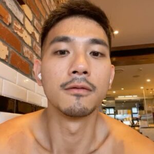 Ray Lin Instagram - 海邊 吃飯