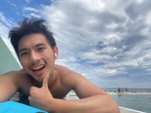 Ray Lin Instagram - 來到澳洲半年 🦘
也剛好是我生日剛過生日 🎂
.
放一下這半年來的一些照片
.
澳洲的這趟旅程，
我體驗到了不同的生活與文化，
英文不算突飛猛進但至少足夠在這裡生活。
也算是有達到我的目的。
.
感謝所有看到這裡的朋友，
在現代還願意這樣慢慢閱讀我的筆記。
謝謝你們願意參與我的人生🙏