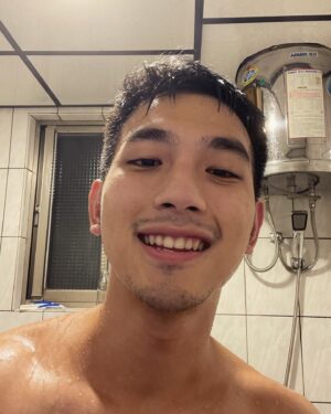 Ray Lin Instagram - 洗顏😶‍🌫️
#廣告位置招租 #鬼月