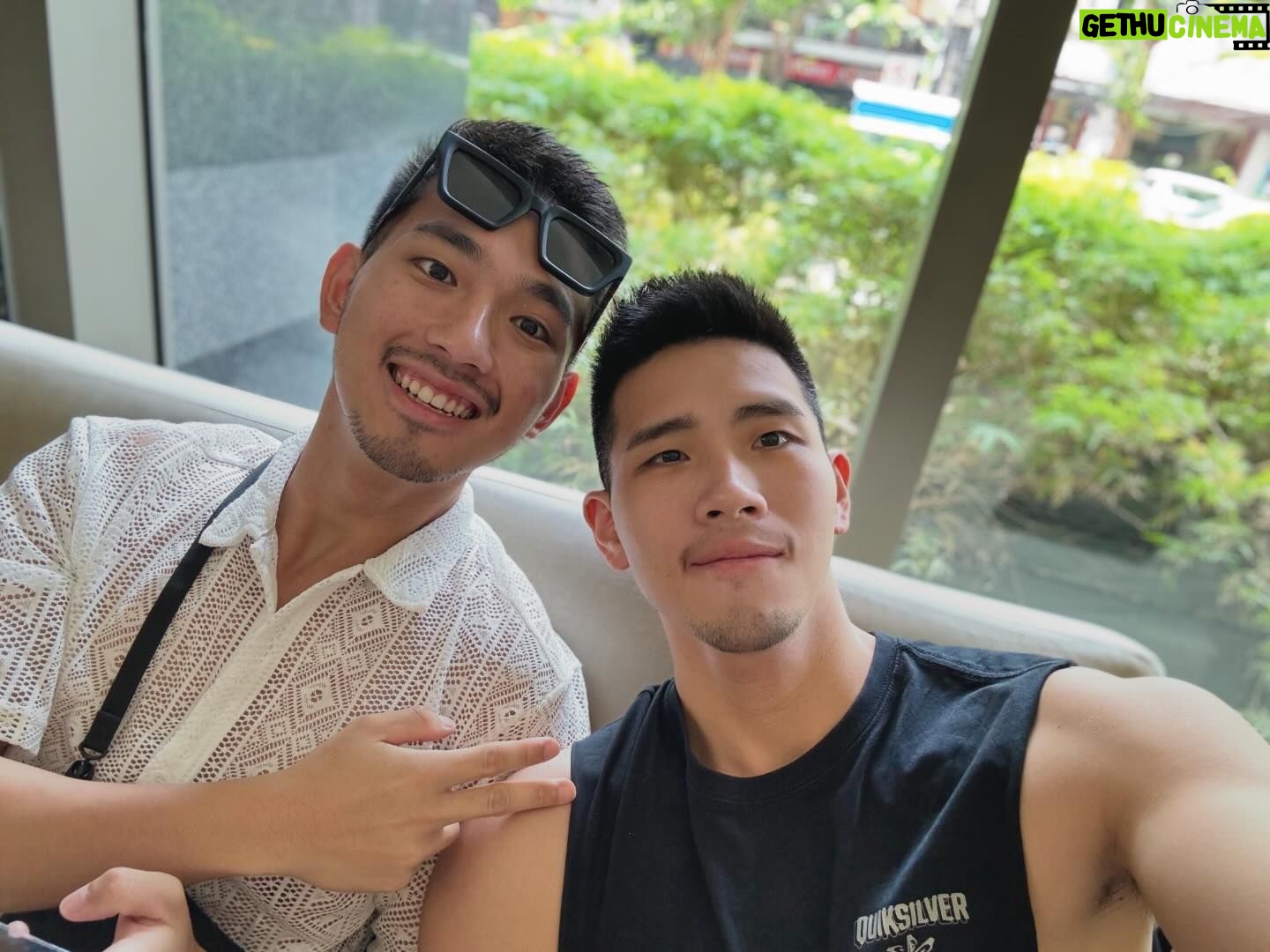 Ray Lin - 2.4K Likes - 奇妙又魔幻的曼谷之旅 這趟見到你是最開心的事了
#泰國
#曼谷
#潑水節
#songkran
#thailandtravel