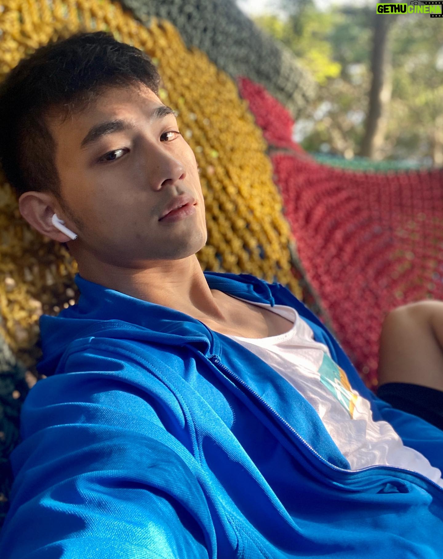 Ray Lin - 8.7K Likes - 奇怪 怎麼感覺這裡網美很少🌈
😂😂😂一定是中原學生都臭宅
#彩虹 #彩虹吊床 #吊床 #網美景點
快幫中原分享一下 #中原大學