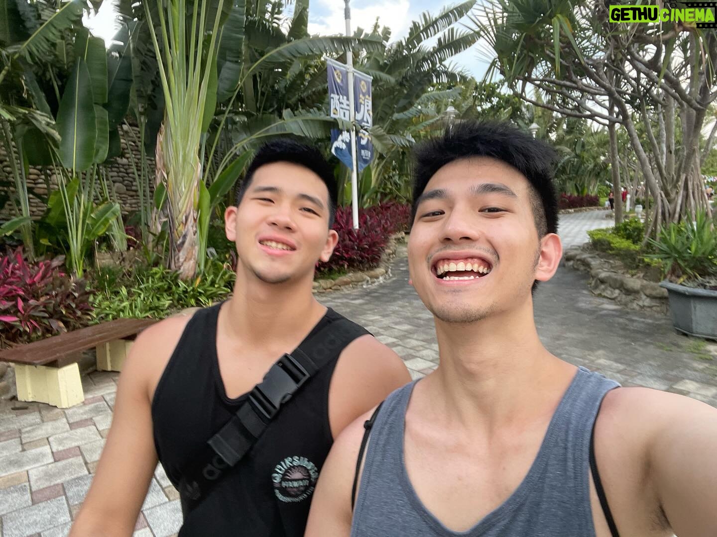 Ray Lin - 2.3K Likes - 其實我覺得 你笑起來很好看
🌊 🤣