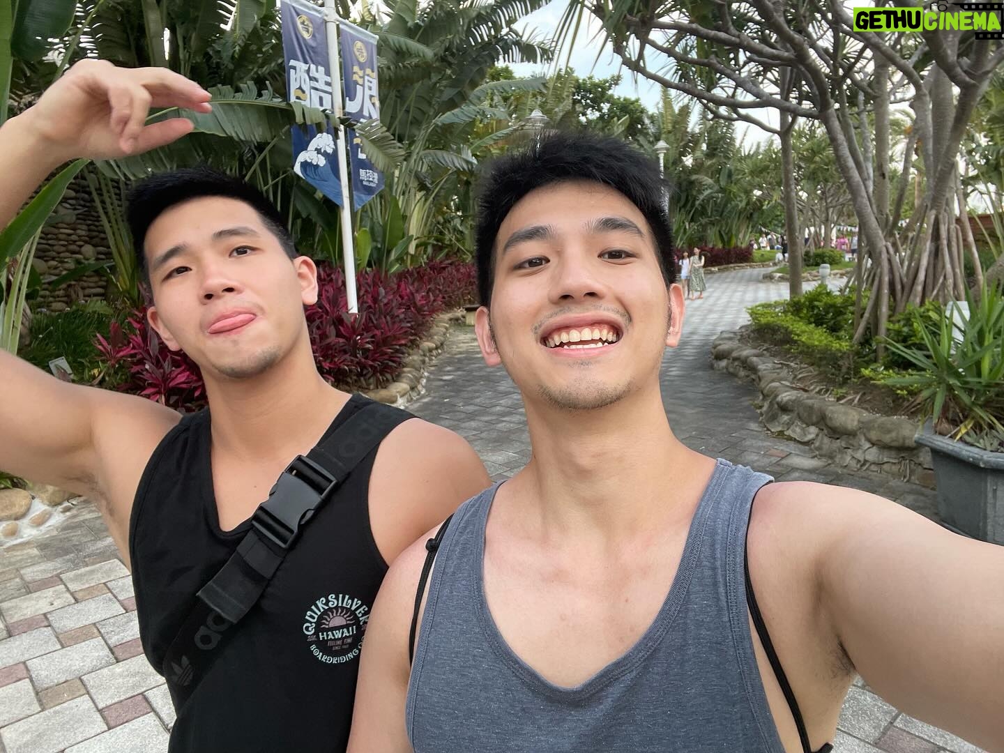 Ray Lin - 2.3K Likes - 其實我覺得 你笑起來很好看
🌊 🤣