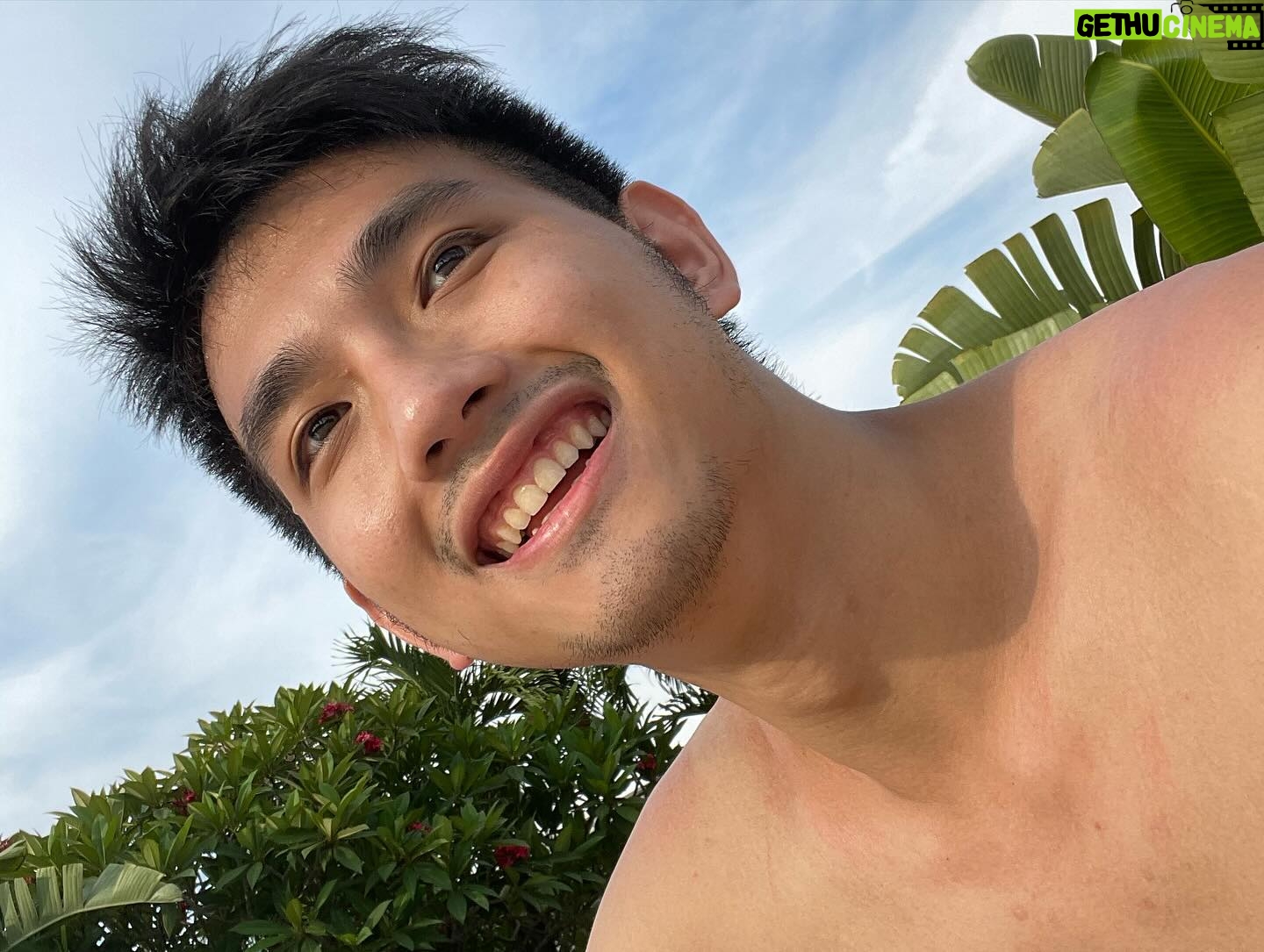 Ray Lin - 2.3K Likes - 其實我覺得 你笑起來很好看
🌊 🤣