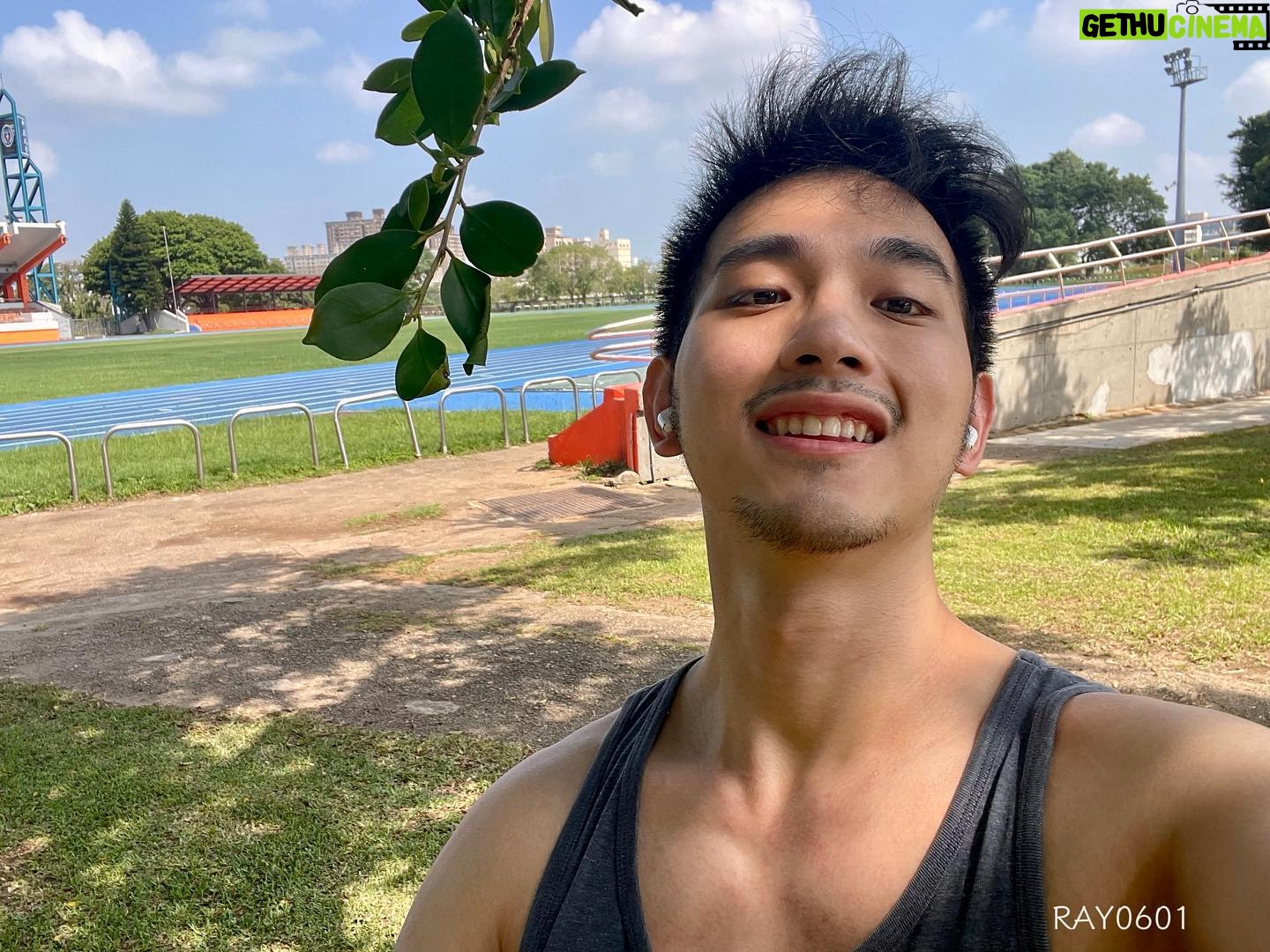 Ray Lin - 1.3K Likes - 天氣超好 出來走走