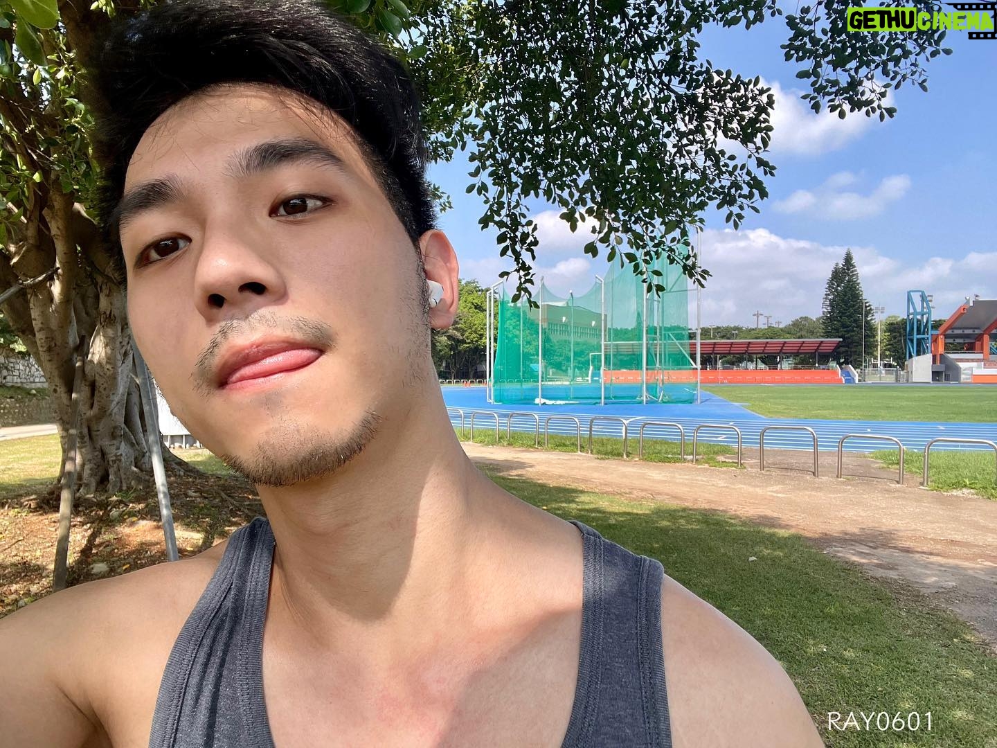 Ray Lin - 1.3K Likes - 天氣超好 出來走走