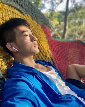 Ray Lin Instagram - 奇怪 怎麼感覺這裡網美很少🌈
😂😂😂一定是中原學生都臭宅
#彩虹 #彩虹吊床 #吊床 #網美景點 
快幫中原分享一下 #中原大學