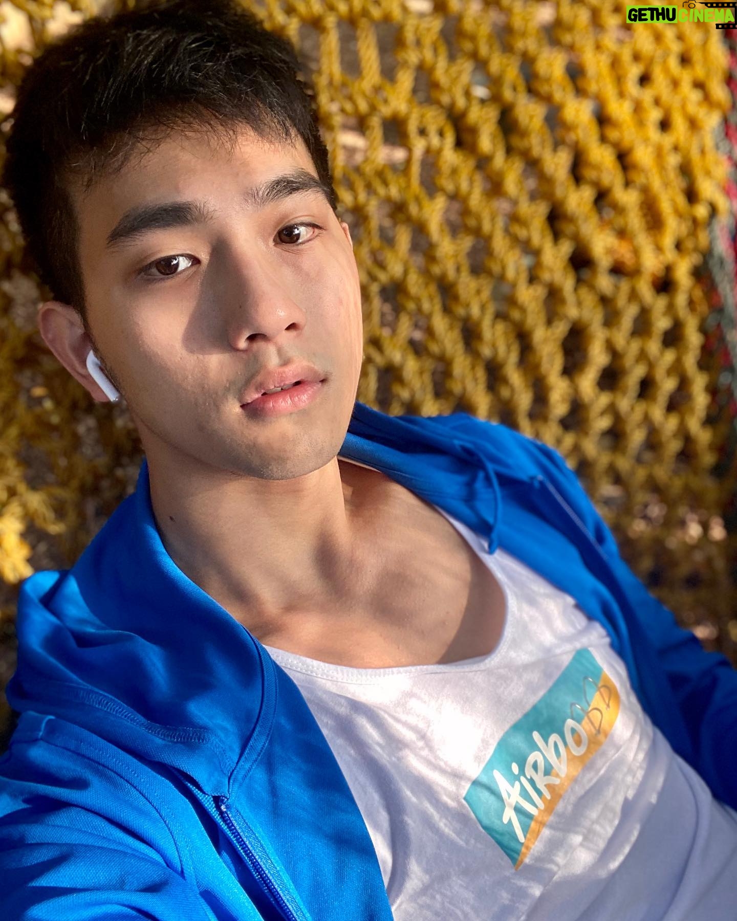 Ray Lin - 8.7K Likes - 奇怪 怎麼感覺這裡網美很少🌈
😂😂😂一定是中原學生都臭宅
#彩虹 #彩虹吊床 #吊床 #網美景點
快幫中原分享一下 #中原大學