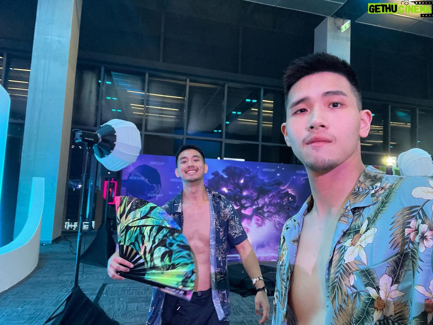 Ray Lin - 1.2K Likes - @xiyuanxie @gcircuit #泰國
我沒拍到自己跳舞的影片😅
又双叒叕 忘記了
這隻扇子也不見了😂
