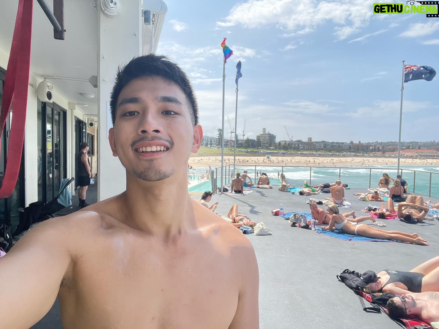 Ray Lin - 1.1K Likes - 🔵🌊
super blue
#beach #nofilter
it’s the best beach in Sydney