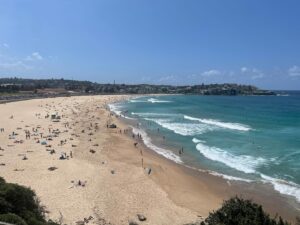 Ray Lin Instagram - 🔵🌊
super blue
#beach #nofilter 
it’s the best beach in Sydney