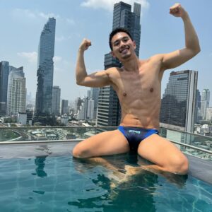 Ray Lin Instagram - 泰國猩猩🦍
#泰國
#曼谷
#像素大樓 
#bangkok