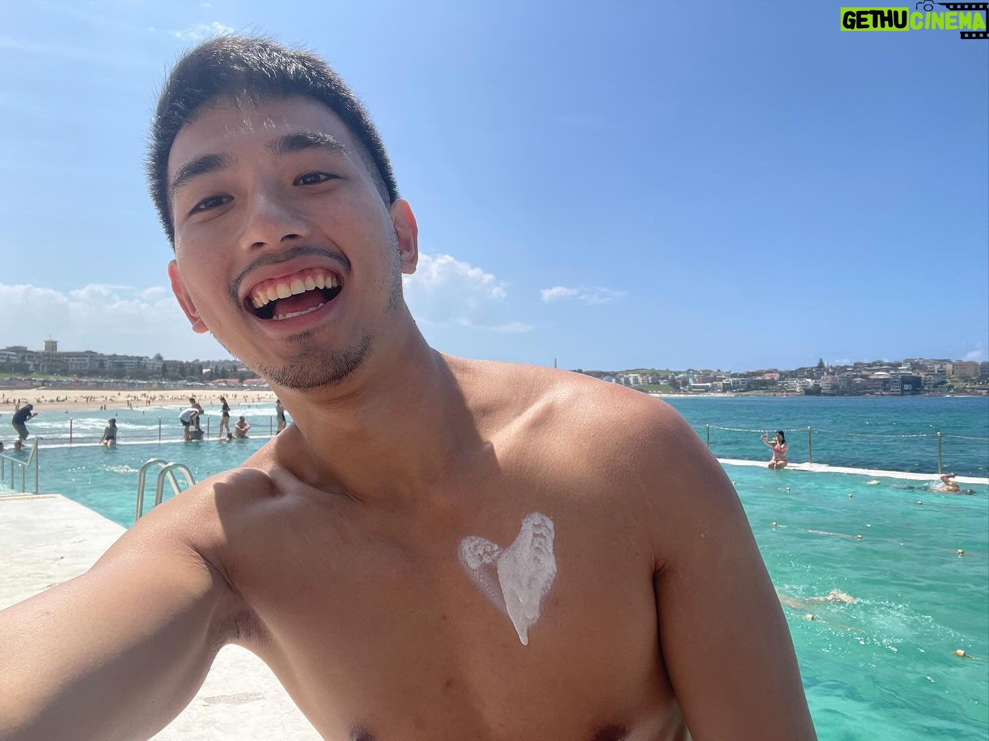 Ray Lin - 1.1K Likes - 🔵🌊
super blue
#beach #nofilter
it’s the best beach in Sydney