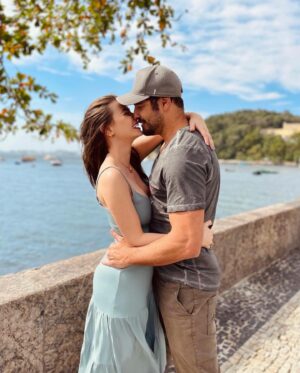 Rayanne Morais Instagram - Bodas de Maternidade🤰🏼

Nove meses da melhor escolha das nossas vidas, nove meses de alegria, cumplicidade, amor, dedicação, parceria e muita felicidade.

Hoje compartilhamos em fotos alguns momentos que nos trouxeram até aqui. E a primeira foto não poderia ser outra senão esta: de mãos dadas, caminhando para tudo o que ainda nos espera. 

Que venham muitos dias, meses, anos e a eternidade juntos.

Viva o amor verdadeiro!!! Viva o extraordinário!!!

10/05/2024 🤰🏼
9 meses de casados 👰🏼‍♀️🤵🏻‍♂️

By @rayannemorais @victorpecoraro @morais.pecoraro 

#casamento #vida #amor #bodasmaternidade propósito #extraordinário #moraispecoraro #9mesesdecasados #Deus #married