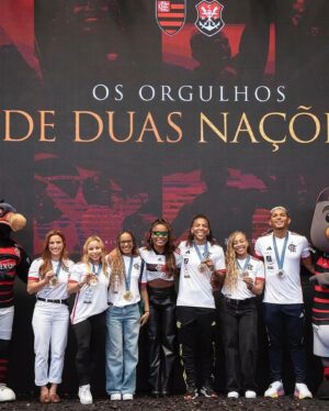 Rebecca Instagram - A legenda é com vocês ! 😮‍💨 te amo 🖤❤️ @flamengo
