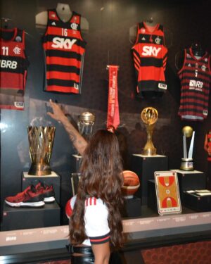 Rebecca Instagram - A legenda é com vocês ! 😮‍💨 te amo 🖤❤️ @flamengo