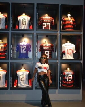 Rebecca Instagram - A legenda é com vocês ! 😮‍💨 te amo 🖤❤️ @flamengo