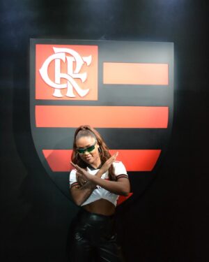 Rebecca Instagram - A legenda é com vocês ! 😮‍💨 te amo 🖤❤️ @flamengo