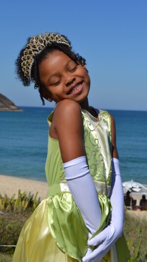 Rebecca Instagram - Minha querida filha, hoje é um dia muito especial, pois você completa 7 anos de vida! É incrível ver como o tempo voa e como você cresceu tão rápido.

Desde o momento em que você chegou ao mundo, eu sabia que minha vida nunca mais seria a mesma. Você trouxe tanta alegria, amor e felicidade para nossas vidas que é impossível imaginar um dia sem você.

Neste dia tão especial, quero lhe desejar toda a felicidade do mundo, que seus sonhos se realizem e que você continue sendo essa menina maravilhosa que é. Que a vida lhe reserve muitas surpresas boas e que você sempre tenha motivos para sorrir.

Que seu caminho seja iluminado e que você sempre tenha muita saúde, amor e sucesso em tudo que fizer. Saiba que estarei sempre ao seu lado, para apoiá-la, amá-la e guiá-la em todos os momentos.

Feliz aniversário, minha princesa de 7 anos! Que este dia seja repleto de alegrias, brincadeiras e muitos presentes. Te amo mais do que as palavras podem expressar. Parabéns! 🎉🎂🎈

@mundodemorena 

#tiana #princesaTiana #Morena #Aniversario