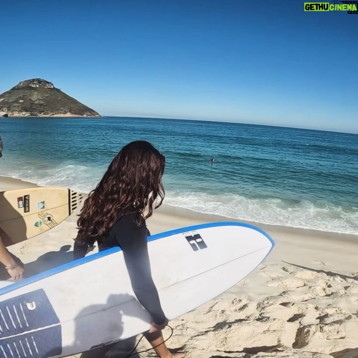 Rebecca - 66.5K Likes - Minha primeira aula de surf 🥹❤️🤪