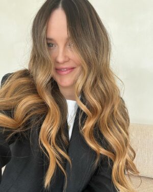 Rebecca Breeds Instagram - Thanks gorgeous @stella_bixiecolour for brightening up my life and locks. 💛💛💛And thanks @bixiecolour and @shereeknobel_bixiecolour for always making me feel fab and ready for anything. 💁🏻‍♀️💫🙏
