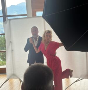 Rebecca Hampton Instagram - Séance photos affiche…
Spectacle octobre!

@vardaralil #theatre #shooting @billetreduc_officiel @fnac_spectacles #rire #bonheur