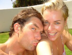 Rebecca Romijn Instagram - Celebrating 17yrs of marriage with this live-wire who always gives me the first bite of his pizza ❤️Happy Anniversary!!