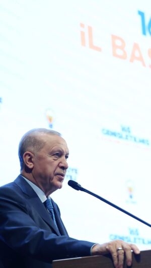 Recep Tayyip Erdoğan Instagram - Biz İstiklâl Marşı bile “korkma” diyerek başlayan bir milletiz. Klavye soytarılarının hadsiz mesajları bizi korkutmaz, bizi ürkütmez, bizi sindirmez, inandığımız yolda yürümekten bizi asla vazgeçirmez.

Biz kimsenin tehditlerine boyun eğmeyiz…