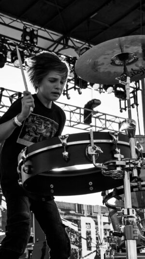Recker Eans Instagram - DJ Set 🤘
-
Here we go @bringmethehorizon ‘Shadow Moses’ into @beastieboys ‘Sabotage’ on my make shift cocktail kit then back to the kit for @yungblud feat @machinegunkelly ‘acting like that’
-
🎥 @fuelfest 
-
@sjcdrums @zildjiancompany @gruvgear @inearz @roosterthrones @epochempire @mickypickles @travisbarker @leemalia @matt__kean @olobersykes @sageweeber 
-
#drums #dj #producer #metal #hiphop #festival