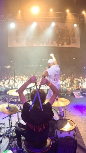 Recker Eans Instagram - Caught like @larryfitzgerald in the end zone! 🤘🥁🏈
-
Ending of @unconventionalkingz set #epic @realhighdeaf @lowkeythawizard @_nativekyng_ @djred_31 
-
@sjcdrums @zildjiancompany @inearz @gruvgear @londonstickco @roosterthrones @revelabq 
-
#drum #drums #drummer #hiphop #livemusic #musician #musicvideo #drummersofinstagram #explore #explorepage #rap #vibe #groove