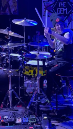 Recker Eans Instagram - Show #16 last night was CRAZY!! The energy from the crowd was INSANE!!! Love you Idaho Falls!! 🙏🏼🖤