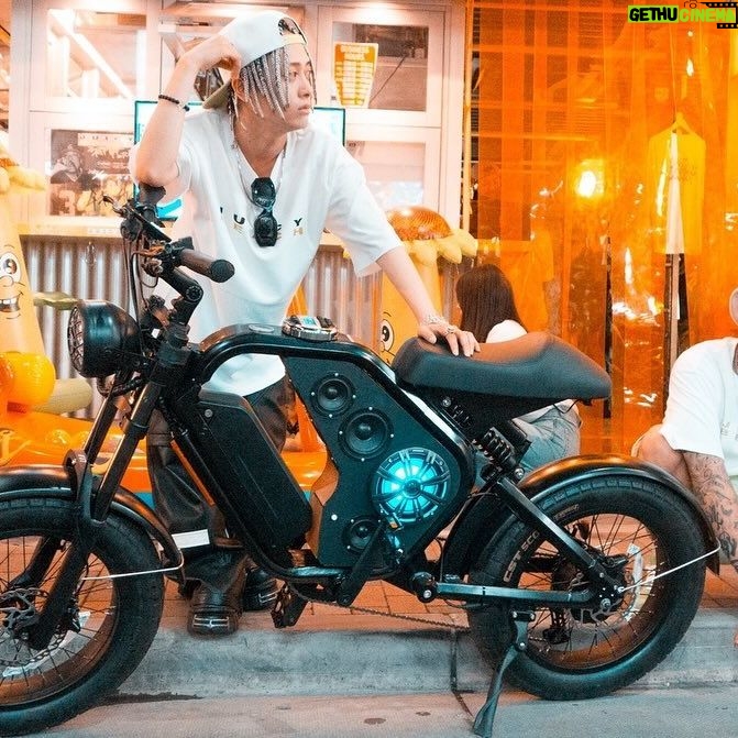 Red Eye - 7.1K Likes - JUICY BEACH POPUP ęę„ć¾ć§š¢