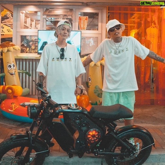 Red Eye - 7.1K Likes - JUICY BEACH POPUP ęę„ć¾ć§š¢
