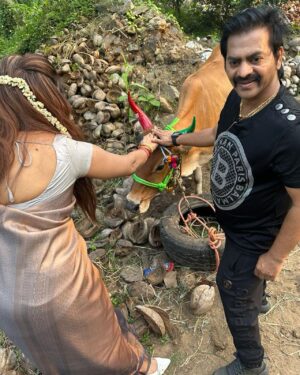 Redin Kingsley Instagram - I’m celebrating Mattu Pongal with my sweet heart wife ❤️❤️❤️