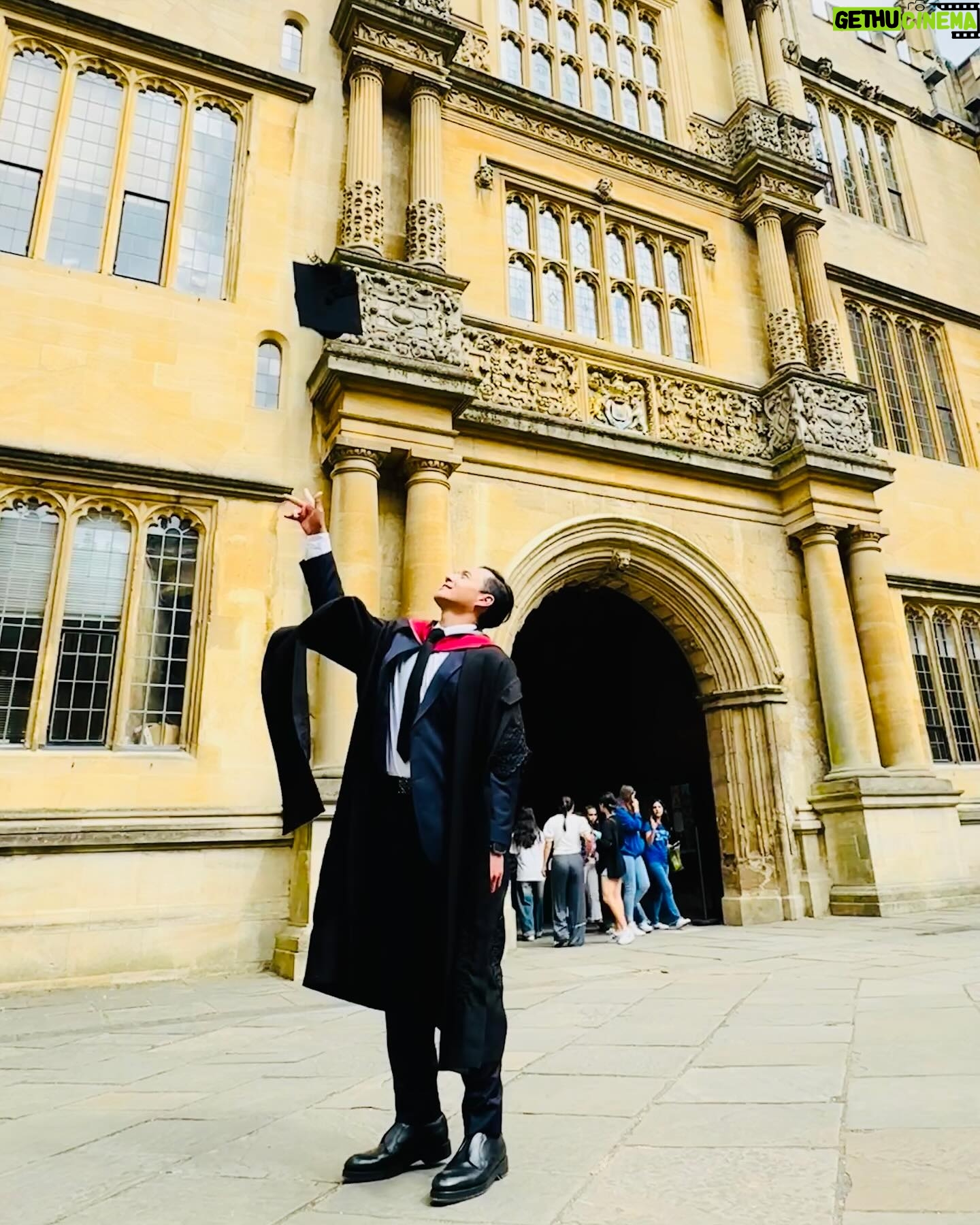 Redza Minhat - 8.5K Likes - Graduation day, Oxford. Alhamdulillah, ended this chapter with a distinction. #LMH #sbsoxford