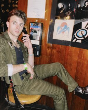 Reed Horstmann Instagram - Hello? Oh it’s your….nevermind. 

#vintage #fashion #suits #westernstyle #losangeles #troubadour