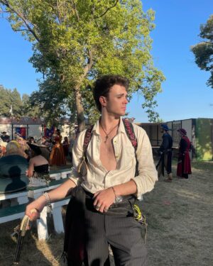 Reed Horstmann Instagram - Crew takes renfaire 🏴‍☠️🏴‍☠️

Credit to @helloiamkate to helping w the outfit 
 #renfaire #fantasy #cosplay #pirate #ripsirmaximillion #sorryforpartyrocking