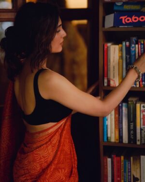 Reena Aggarwal Instagram - “I identify as a woman, A very beautiful golden hearted woman!!!! 🫠
.
.
.
.
.
.
.
.
.
.
.
.
#goldenhour #goldenhourphotography #ootdfashion #saree #style #sareelove #styleinspiration #styleinspo #stylefashion #potd #fashion #color  #portraitphotography #explore #love #gratitude #portrait #womancrushwednesday #womanquotes #woman