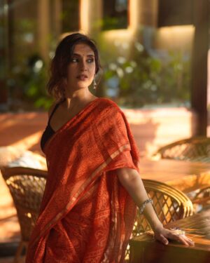 Reena Aggarwal Instagram - “I identify as a woman, A very beautiful golden hearted woman!!!! 🫠
.
.
.
.
.
.
.
.
.
.
.
.
#goldenhour #goldenhourphotography #ootdfashion #saree #style #sareelove #styleinspiration #styleinspo #stylefashion #potd #fashion #color  #portraitphotography #explore #love #gratitude #portrait #womancrushwednesday #womanquotes #woman