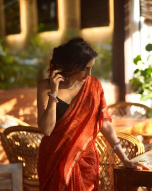Reena Aggarwal Instagram - “I identify as a woman, A very beautiful golden hearted woman!!!! 🫠
.
.
.
.
.
.
.
.
.
.
.
.
#goldenhour #goldenhourphotography #ootdfashion #saree #style #sareelove #styleinspiration #styleinspo #stylefashion #potd #fashion #color  #portraitphotography #explore #love #gratitude #portrait #womancrushwednesday #womanquotes #woman