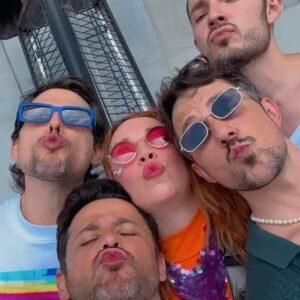 Regina Blandón Instagram - Beio beio beio fin de semana com personas chidas chidas chidas. Que viva el amor en todas sus formas, shingao (en la diapositiva 9 el señor me juzgó pero quemeimporta).