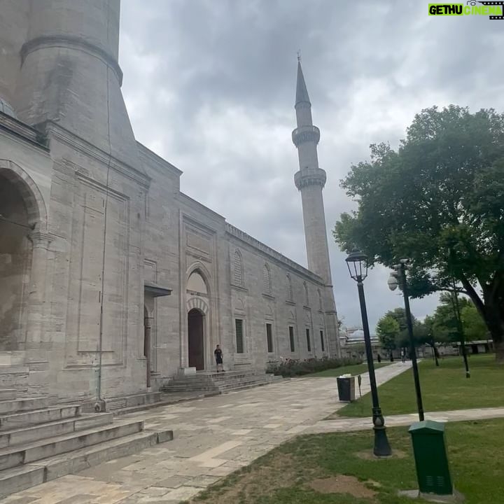Regina Blandón - 33.8K Likes - 🇹🇷 🦃 (bis)
Martín en modelo en varia ocasión (y no fuimos al museo de cera, fuimos al restaurante del turco ese de la sal).