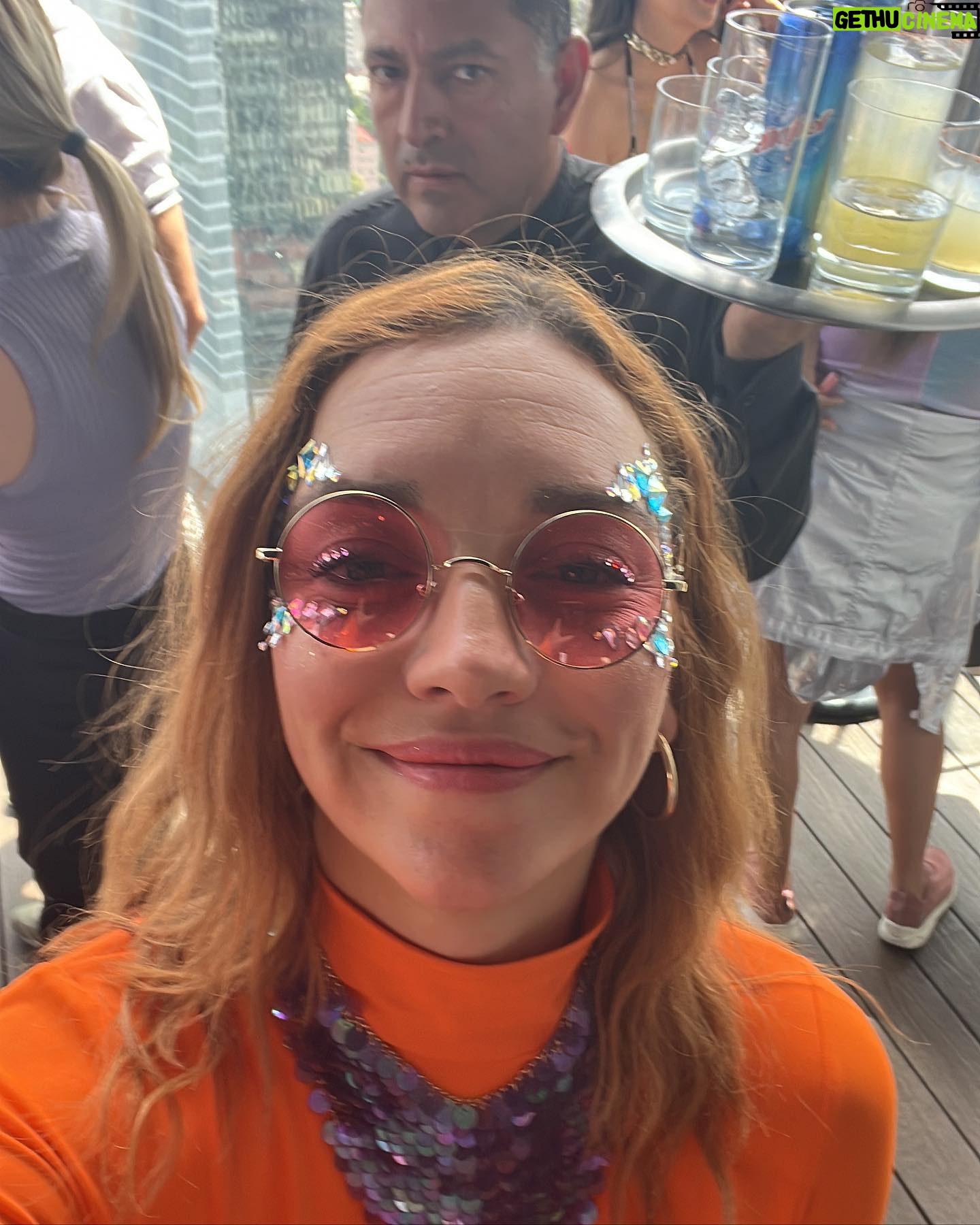 Regina Blandón - 37.9K Likes - Beio beio beio fin de semana com personas chidas chidas chidas. Que viva el amor en todas sus formas, shingao (en la diapositiva 9 el señor me juzgó pero quemeimporta).
