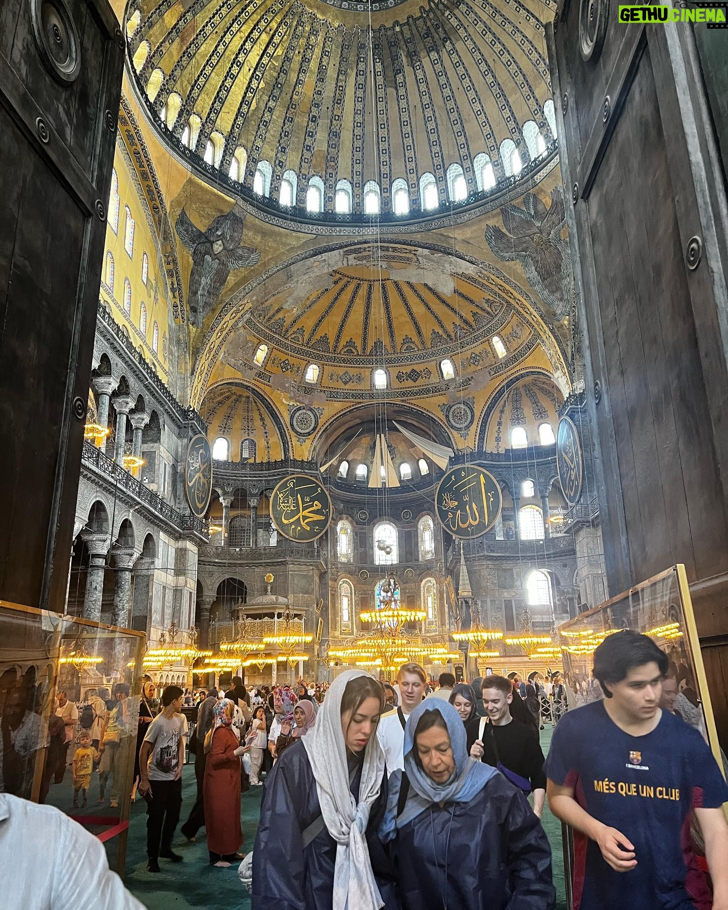 Regina Blandón - 33.8K Likes - 🇹🇷 🦃 (bis)
Martín en modelo en varia ocasión (y no fuimos al museo de cera, fuimos al restaurante del turco ese de la sal).