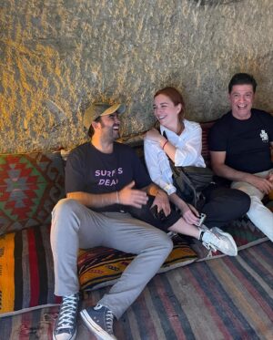 Regina Blandón Instagram - Seguimos con la compartición 🥹😍. Hay varia del museo al aire libre, del valle de las chimeneas (con la prepa 7 entera), etc.Y si vienen por acá no dejen de comer en @apetitorestaurant, está 🤩🤩(a ver si les sale mejor lo de romper la vasija de barro 🤣🤣).